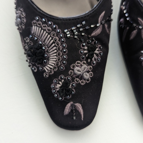 Ann Marino heels size 6 women's (embroidery and beaded) - Picture 2 of 5